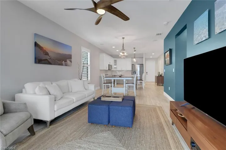 8858  Madrid  CIR, Naples, FL 34104