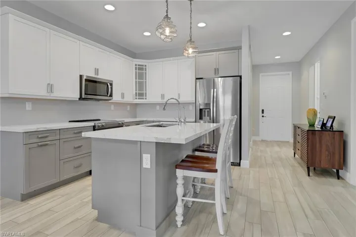 8858  Madrid  CIR, Naples, FL 34104