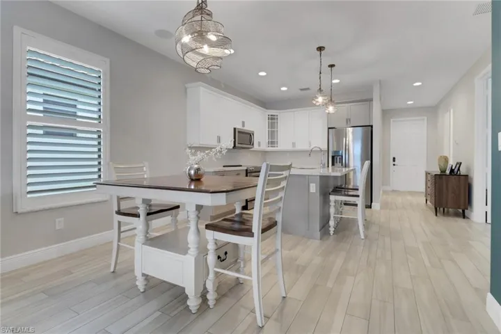 8858  Madrid  CIR, Naples, FL 34104