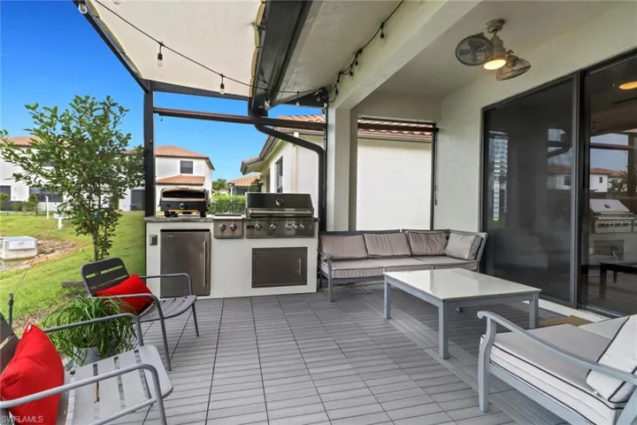 8858  Madrid  CIR, Naples, FL 34104