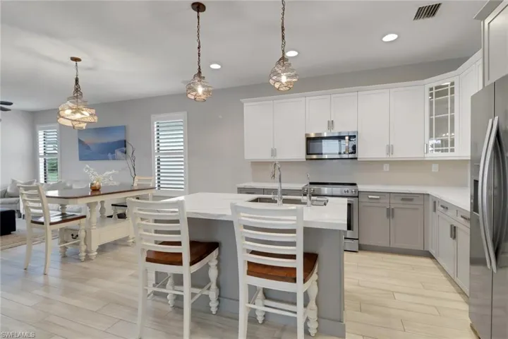 8858  Madrid  CIR, Naples, FL 34104