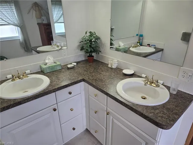 Bathroom with vanity and decorative backsplash