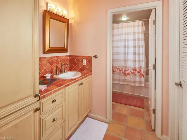 Guest bathroom.