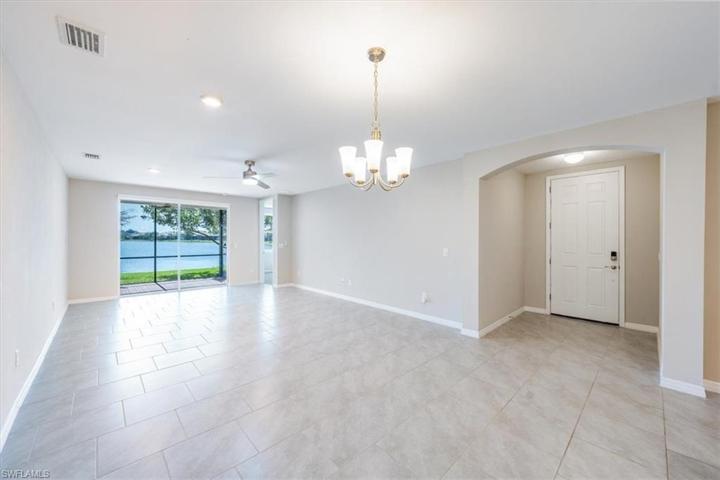 14598  Edgewater  CIR, Naples, FL 34114