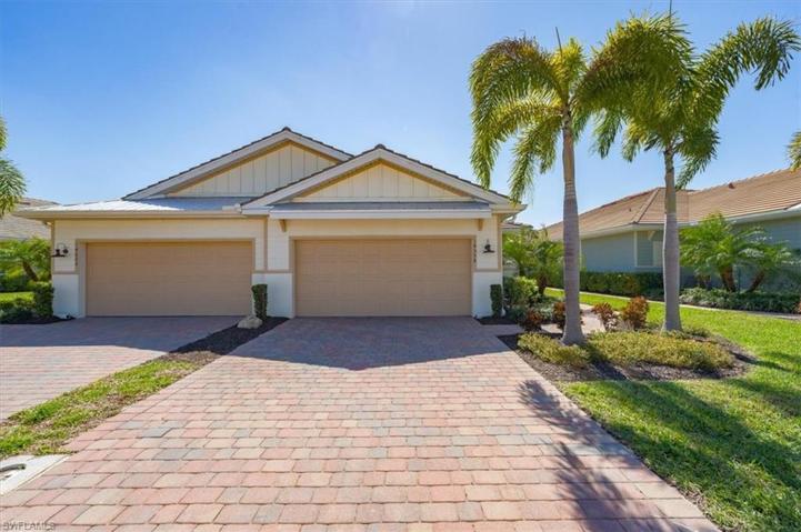 14598  Edgewater  CIR, Naples, FL 34114