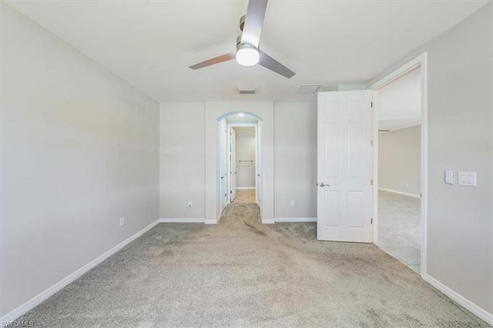 14598  Edgewater  CIR, Naples, FL 34114