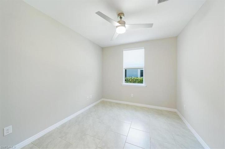 14598  Edgewater  CIR, Naples, FL 34114