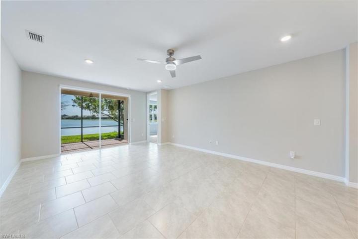 14598  Edgewater  CIR, Naples, FL 34114