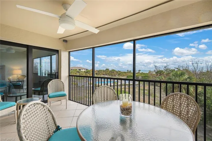 Sunroom featuring ceiling fan
