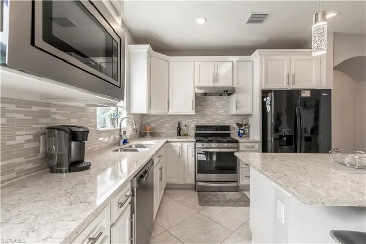 7686  Jacaranda  LN, Naples, FL 34114