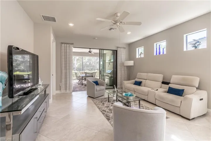 7686  Jacaranda  LN, Naples, FL 34114