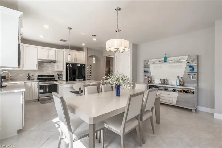 7686  Jacaranda  LN, Naples, FL 34114