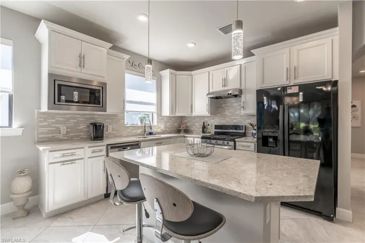 7686  Jacaranda  LN, Naples, FL 34114