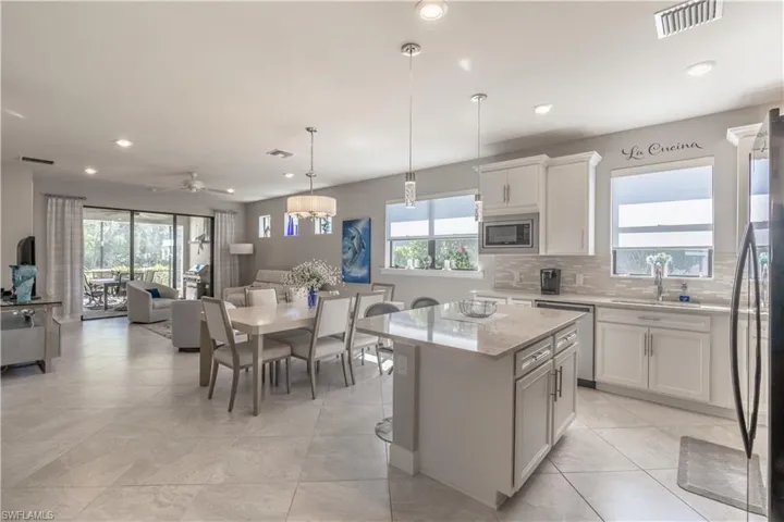 7686  Jacaranda  LN, Naples, FL 34114