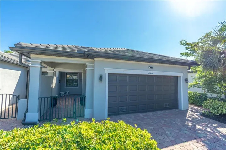 7686  Jacaranda  LN, Naples, FL 34114