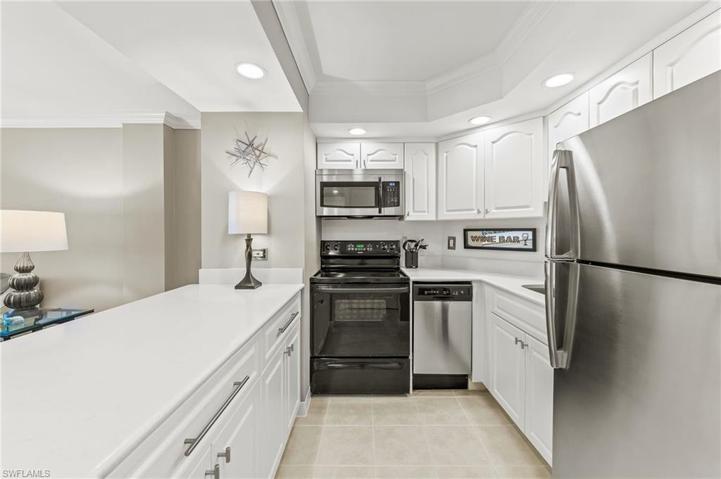 1  Bluebill  AVE, NAPLES, FL 34108