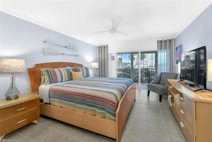 1  Bluebill  AVE, NAPLES, FL 34108