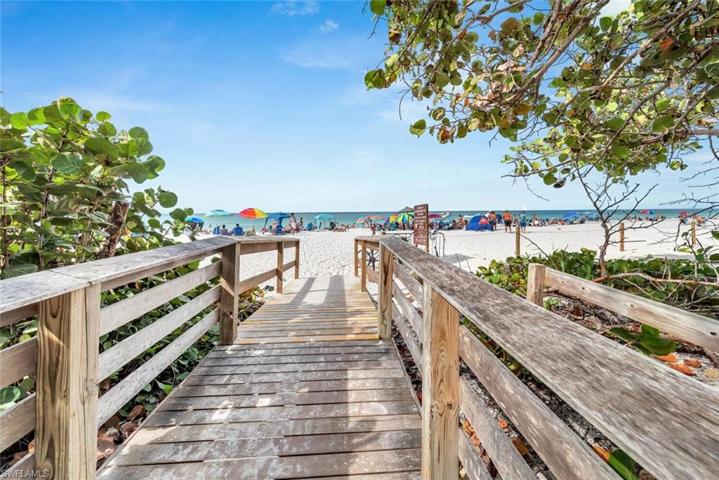 1  Bluebill  AVE, NAPLES, FL 34108