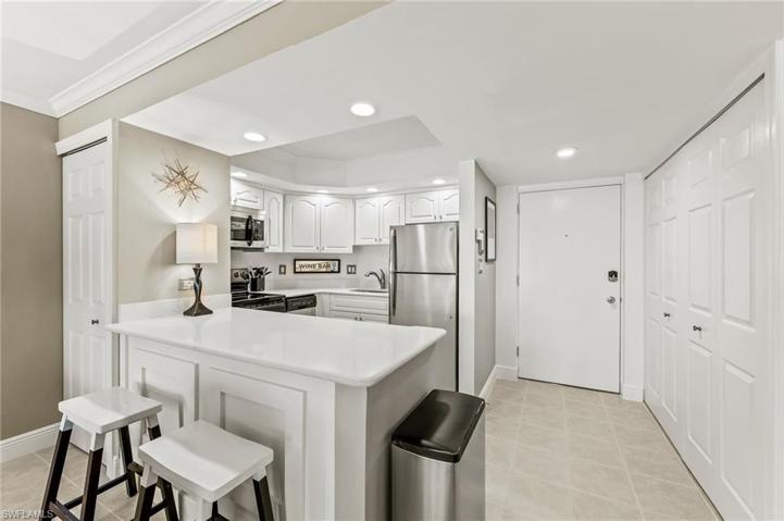 1  Bluebill  AVE, NAPLES, FL 34108