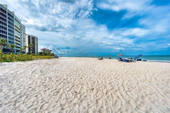 1  Bluebill  AVE, NAPLES, FL 34108