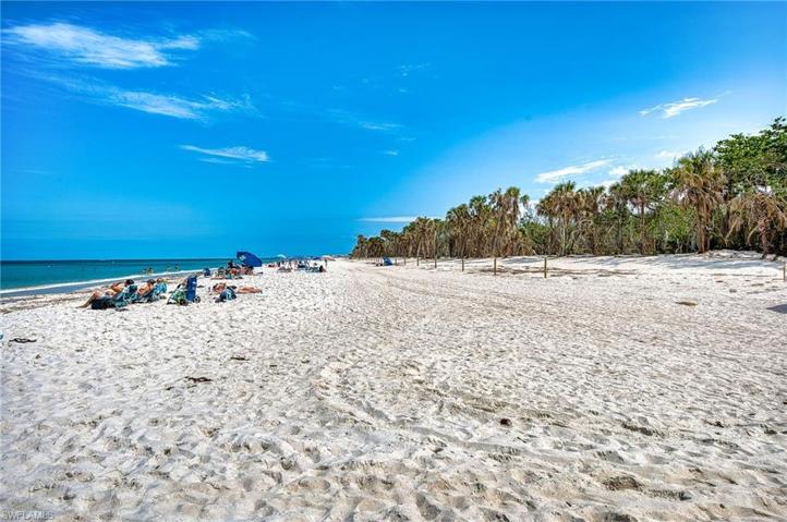 1  Bluebill  AVE, NAPLES, FL 34108