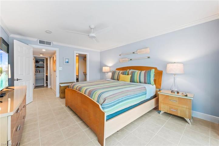 1  Bluebill  AVE, NAPLES, FL 34108