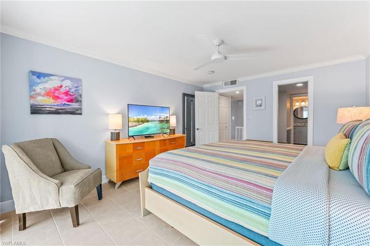1  Bluebill  AVE, NAPLES, FL 34108