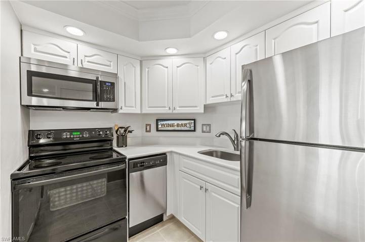 1  Bluebill  AVE, NAPLES, FL 34108