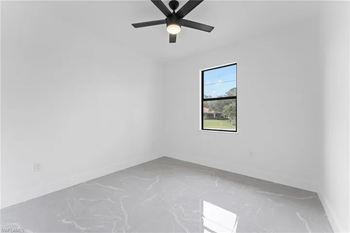 Empty room with ceiling fan