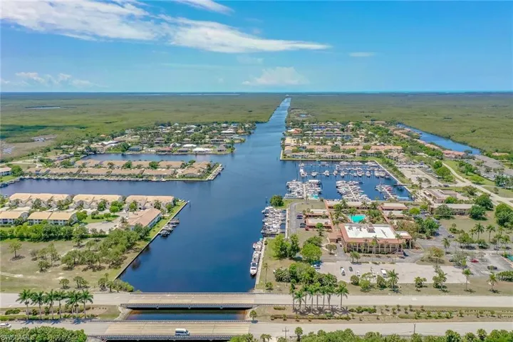 525 Newport Dr, Other, Florida 34114