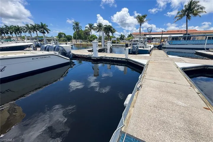 525 Newport Dr, Other, Florida 34114