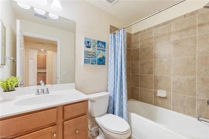 Guest Bathroom with combination tub/shower.