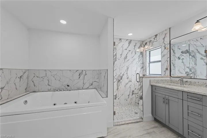 Primary Master Bathroom w/Jacuzzi