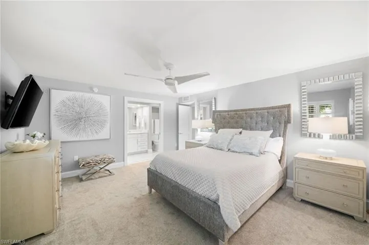 222 Harbour DR # 207, NAPLES FL 34103