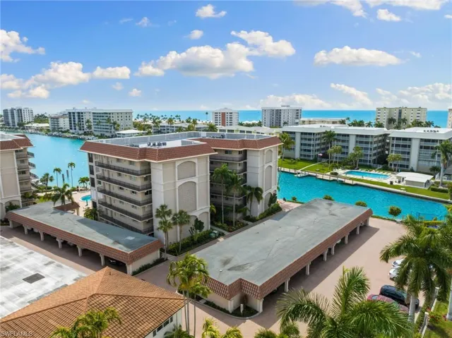 222 Harbour DR # 207, NAPLES FL 34103