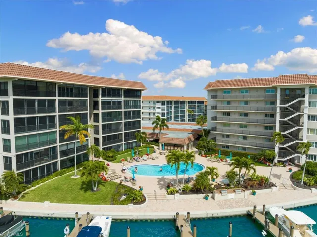 222 Harbour DR # 207, NAPLES FL 34103