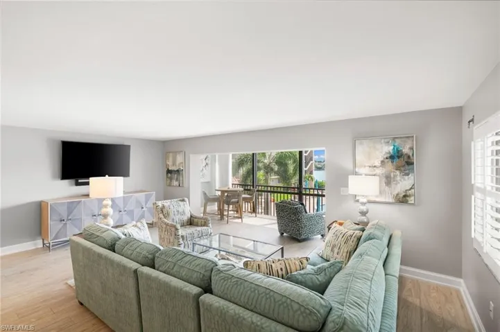 222 Harbour DR # 207, NAPLES FL 34103