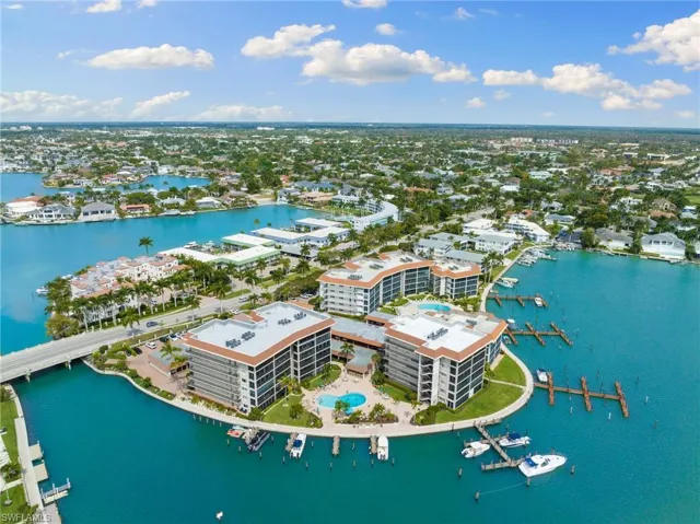 222 Harbour DR # 207, NAPLES FL 34103