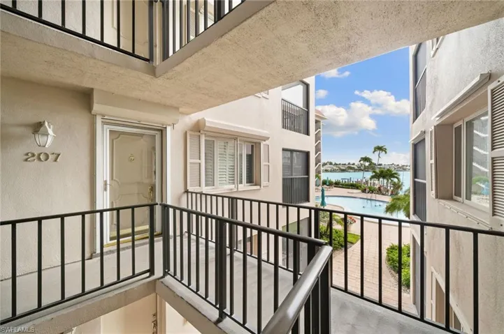 222 Harbour DR # 207, NAPLES FL 34103