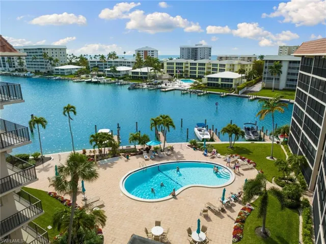 222 Harbour DR # 207, NAPLES FL 34103