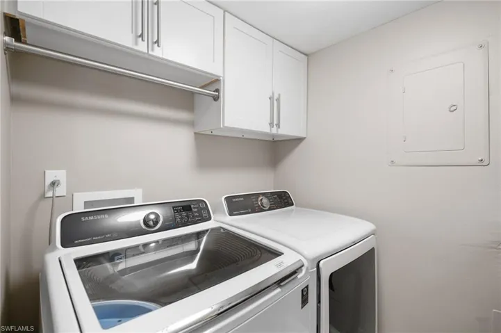 222 Harbour DR # 207, NAPLES FL 34103