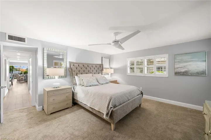 222 Harbour DR # 207, NAPLES FL 34103