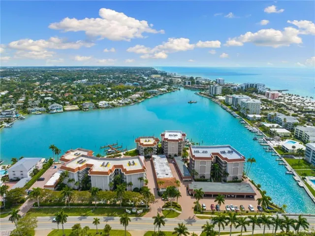 222 Harbour DR # 207, NAPLES FL 34103