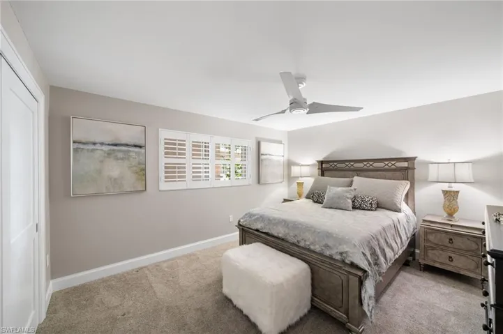 222 Harbour DR # 207, NAPLES FL 34103