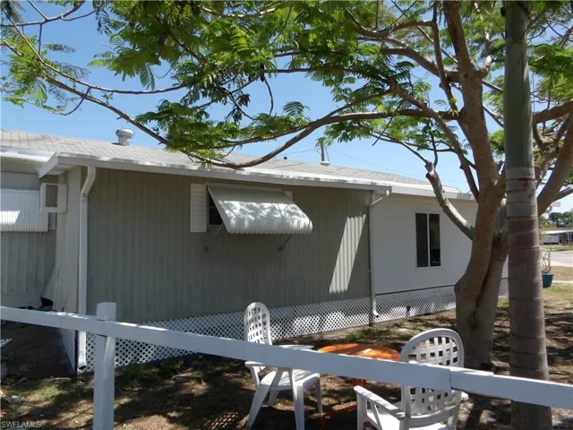 123 Flame Ln, North Fort Myers, Florida 33917