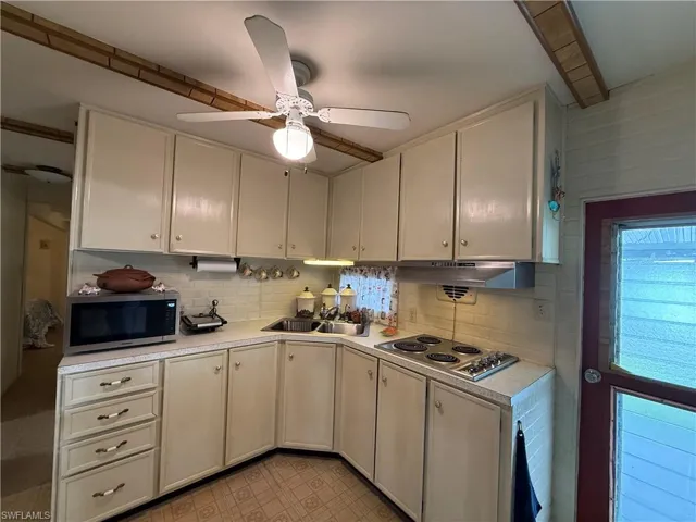 123 Flame Ln, North Fort Myers, Florida 33917