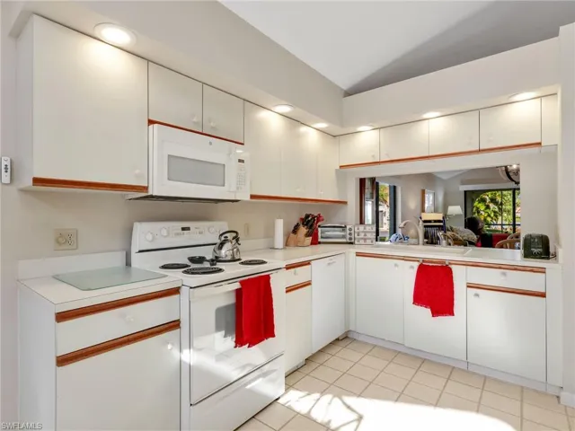 Open to dining/ living room