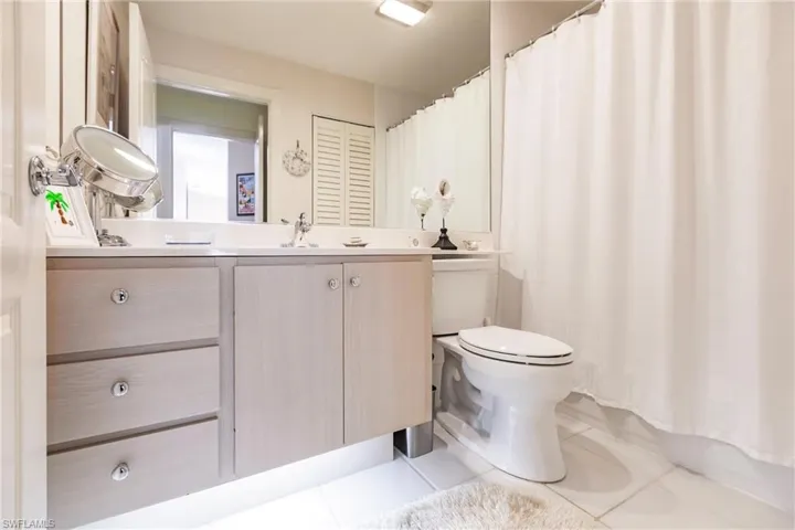 Guest bathroom.