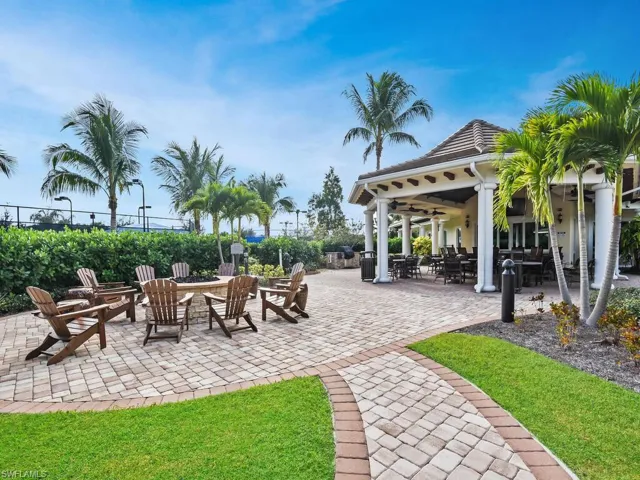 Poolside Bar & Fire Pit
