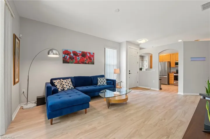 7670  Meadow Lakes  DR, Naples, FL 34104